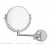 Miroir grossissant au mur